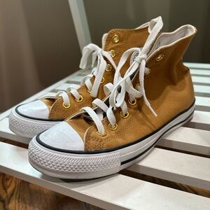 🍂High top Converse sneakers